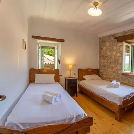 Pano Rouga - Pontzos Traditional Stonehouse