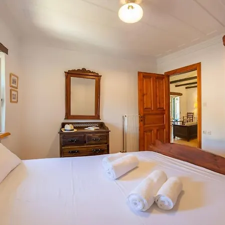 Pano Rouga - Pontzos Traditional Stonehouse